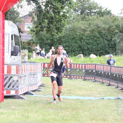 21.06.2026 - 29. Vierlanden-Triathlon Andreas Tolksdorf http://msf.ph/oto/9889624 21.06.2026 12:44:16 Ziel 118, 819, 118, 819 meine-sportfotos.de