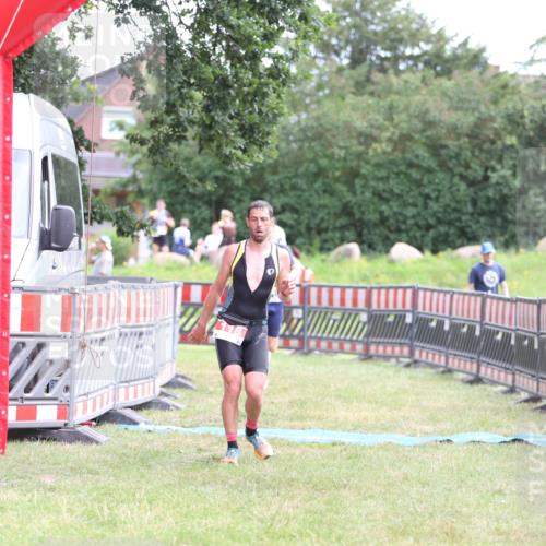 21.06.2026 - 29. Vierlanden-Triathlon Andreas Tolksdorf http://msf.ph/oto/9889625 21.06.2026 12:44:16 Ziel 118, 819, 118, 819 meine-sportfotos.de