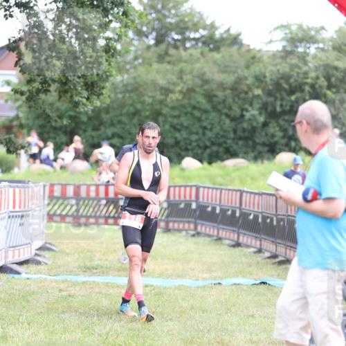 21.06.2026 - 29. Vierlanden-Triathlon Andreas Tolksdorf http://msf.ph/oto/9889629 21.06.2026 12:44:17 Ziel 118, 819, 118, 819 meine-sportfotos.de
