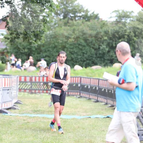 21.06.2026 - 29. Vierlanden-Triathlon Andreas Tolksdorf http://msf.ph/oto/9889631 21.06.2026 12:44:18 Ziel 118, 819, 118, 819 meine-sportfotos.de