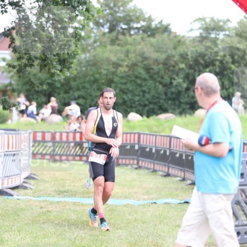 21.06.2026 - 29. Vierlanden-Triathlon Andreas Tolksdorf http://msf.ph/oto/9889632 21.06.2026 12:44:18 Ziel 118, 819, 118, 819 meine-sportfotos.de