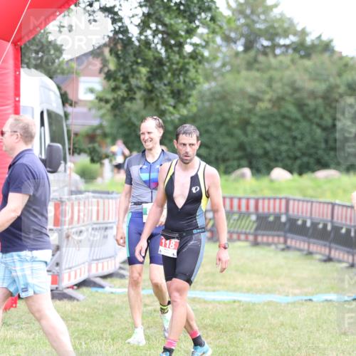 21.06.2026 - 29. Vierlanden-Triathlon Andreas Tolksdorf http://msf.ph/oto/9889641 21.06.2026 12:44:21 Ziel 819, 819 meine-sportfotos.de