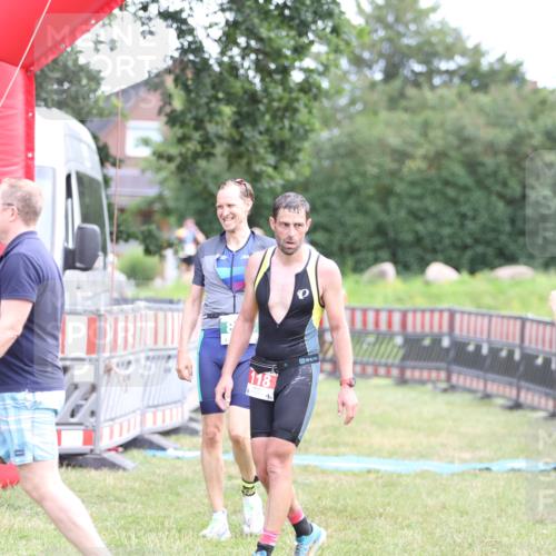 21.06.2026 - 29. Vierlanden-Triathlon Andreas Tolksdorf http://msf.ph/oto/9889642 21.06.2026 12:44:21 Ziel 819, 819 meine-sportfotos.de