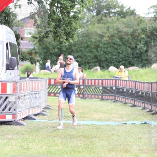 21.06.2026 - 29. Vierlanden-Triathlon Andreas Tolksdorf http://msf.ph/oto/9889649 21.06.2026 12:44:37 Ziel 667, 667 meine-sportfotos.de
