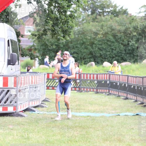 21.06.2026 - 29. Vierlanden-Triathlon Andreas Tolksdorf http://msf.ph/oto/9889650 21.06.2026 12:44:37 Ziel 667, 667 meine-sportfotos.de