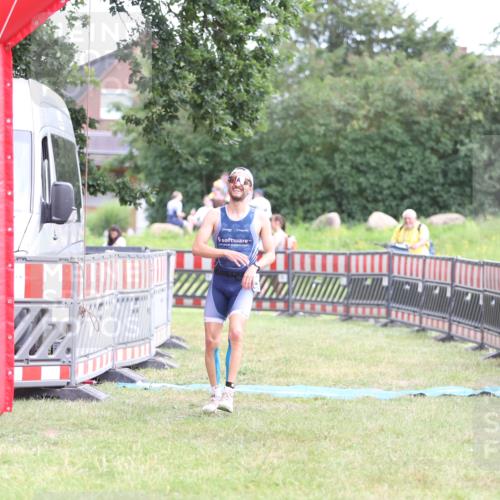21.06.2026 - 29. Vierlanden-Triathlon Andreas Tolksdorf http://msf.ph/oto/9889653 21.06.2026 12:44:37 Ziel 667, 667 meine-sportfotos.de