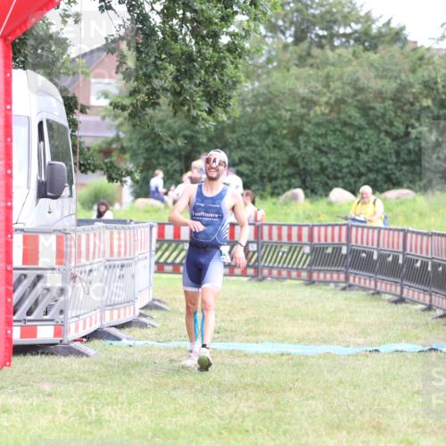 21.06.2026 - 29. Vierlanden-Triathlon Andreas Tolksdorf http://msf.ph/oto/9889655 21.06.2026 12:44:37 Ziel 667, 667 meine-sportfotos.de