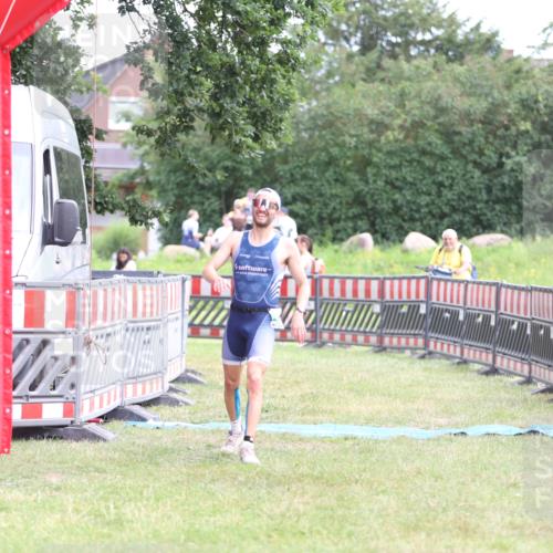 21.06.2026 - 29. Vierlanden-Triathlon Andreas Tolksdorf http://msf.ph/oto/9889656 21.06.2026 12:44:37 Ziel 667, 667 meine-sportfotos.de