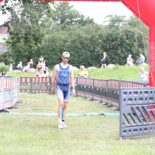 21.06.2026 - 29. Vierlanden-Triathlon Andreas Tolksdorf http://msf.ph/oto/9889660 21.06.2026 12:44:39 Ziel 667, 667 meine-sportfotos.de