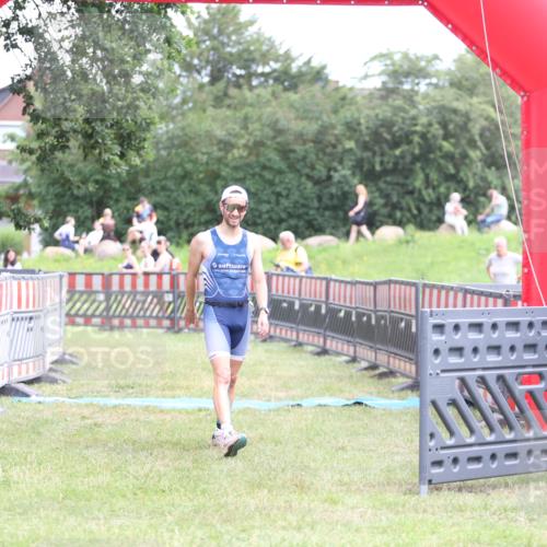 21.06.2026 - 29. Vierlanden-Triathlon Andreas Tolksdorf http://msf.ph/oto/9889662 21.06.2026 12:44:39 Ziel 667, 667 meine-sportfotos.de