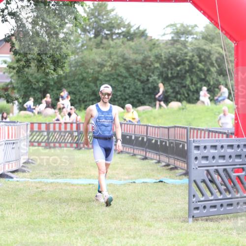21.06.2026 - 29. Vierlanden-Triathlon Andreas Tolksdorf http://msf.ph/oto/9889663 21.06.2026 12:44:39 Ziel 667, 667 meine-sportfotos.de