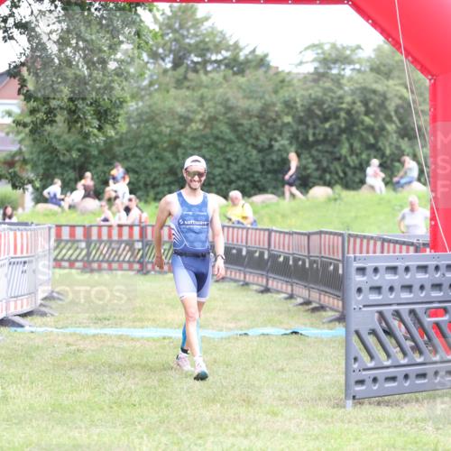 21.06.2026 - 29. Vierlanden-Triathlon Andreas Tolksdorf http://msf.ph/oto/9889664 21.06.2026 12:44:39 Ziel 667, 667 meine-sportfotos.de