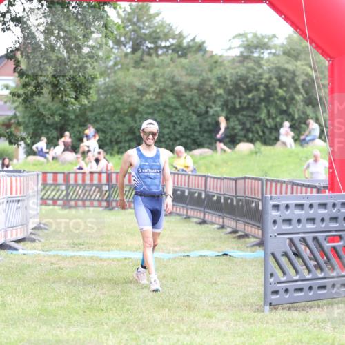 21.06.2026 - 29. Vierlanden-Triathlon Andreas Tolksdorf http://msf.ph/oto/9889665 21.06.2026 12:44:39 Ziel 667, 667 meine-sportfotos.de