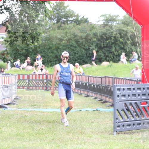 21.06.2026 - 29. Vierlanden-Triathlon Andreas Tolksdorf http://msf.ph/oto/9889667 21.06.2026 12:44:39 Ziel 667, 667 meine-sportfotos.de