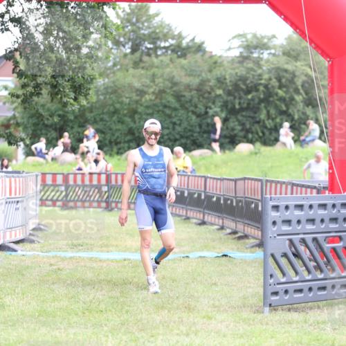 21.06.2026 - 29. Vierlanden-Triathlon Andreas Tolksdorf http://msf.ph/oto/9889668 21.06.2026 12:44:39 Ziel 667, 667 meine-sportfotos.de