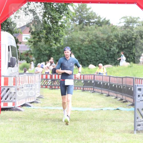 21.06.2026 - 29. Vierlanden-Triathlon Andreas Tolksdorf http://msf.ph/oto/9889675 21.06.2026 12:45:48 Ziel 686, 686 meine-sportfotos.de