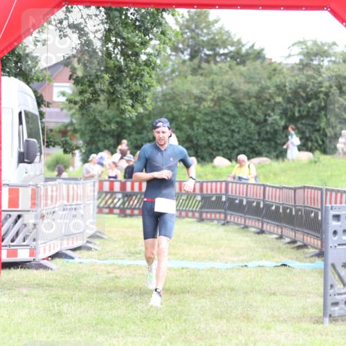 21.06.2026 - 29. Vierlanden-Triathlon Andreas Tolksdorf http://msf.ph/oto/9889677 21.06.2026 12:45:48 Ziel 686, 686 meine-sportfotos.de