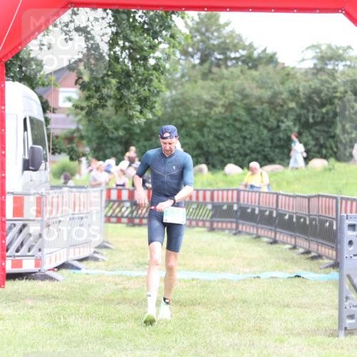 21.06.2026 - 29. Vierlanden-Triathlon Andreas Tolksdorf http://msf.ph/oto/9889683 21.06.2026 12:45:48 Ziel 686, 686 meine-sportfotos.de