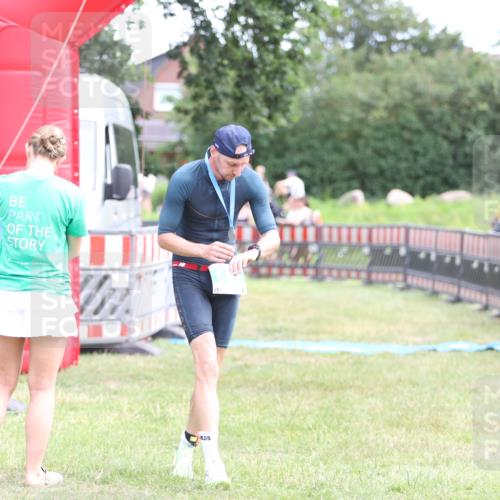 21.06.2026 - 29. Vierlanden-Triathlon Andreas Tolksdorf http://msf.ph/oto/9889688 21.06.2026 12:45:54 Ziel  meine-sportfotos.de