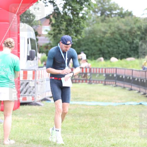 21.06.2026 - 29. Vierlanden-Triathlon Andreas Tolksdorf http://msf.ph/oto/9889691 21.06.2026 12:45:54 Ziel  meine-sportfotos.de