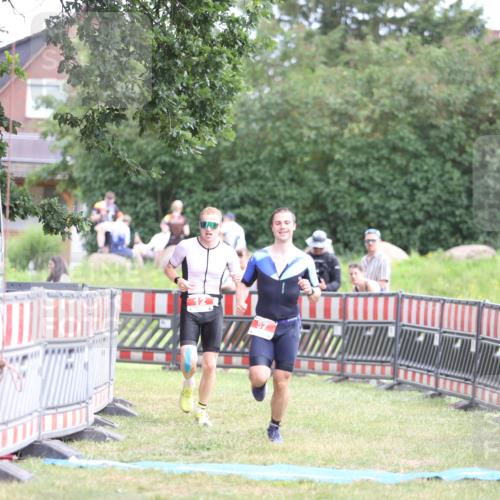 21.06.2026 - 29. Vierlanden-Triathlon Andreas Tolksdorf http://msf.ph/oto/9889703 21.06.2026 12:46:25 Ziel 12, 57, 12, 57 meine-sportfotos.de