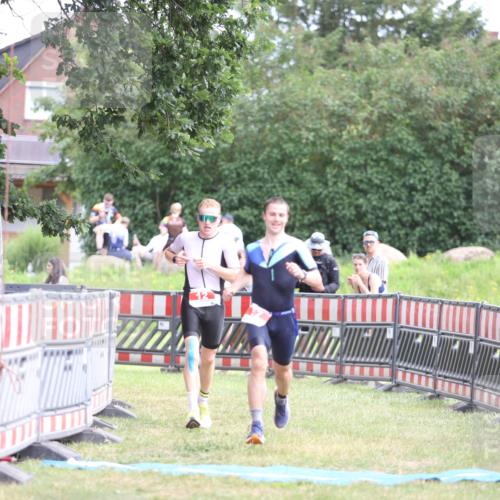 21.06.2026 - 29. Vierlanden-Triathlon Andreas Tolksdorf http://msf.ph/oto/9889704 21.06.2026 12:46:25 Ziel 12, 57, 12, 57 meine-sportfotos.de