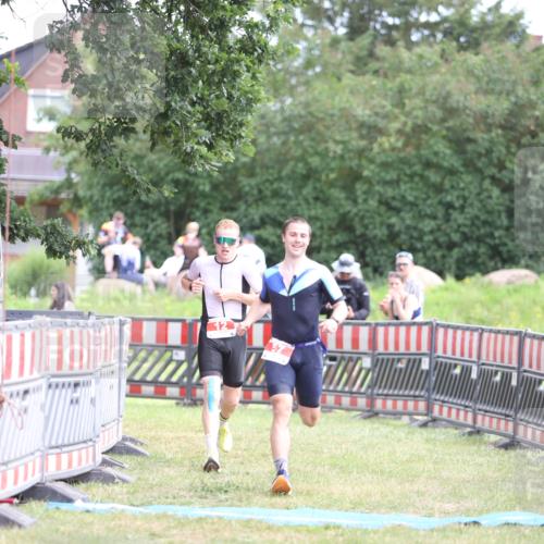 21.06.2026 - 29. Vierlanden-Triathlon Andreas Tolksdorf http://msf.ph/oto/9889705 21.06.2026 12:46:25 Ziel 12, 57, 12, 57 meine-sportfotos.de