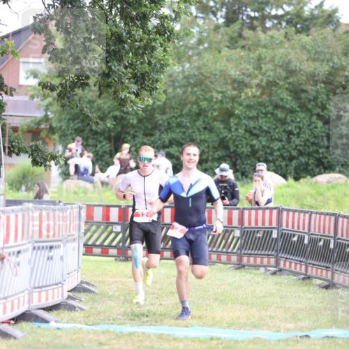21.06.2026 - 29. Vierlanden-Triathlon Andreas Tolksdorf http://msf.ph/oto/9889706 21.06.2026 12:46:25 Ziel 12, 57, 12, 57 meine-sportfotos.de