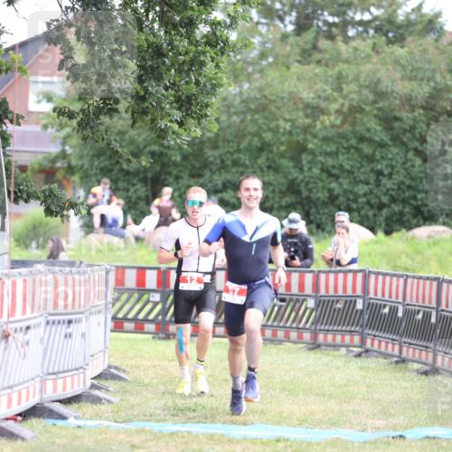 21.06.2026 - 29. Vierlanden-Triathlon Andreas Tolksdorf http://msf.ph/oto/9889708 21.06.2026 12:46:25 Ziel 12, 57, 12, 57 meine-sportfotos.de
