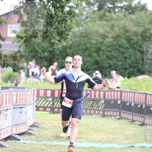 21.06.2026 - 29. Vierlanden-Triathlon Andreas Tolksdorf http://msf.ph/oto/9889710 21.06.2026 12:46:26 Ziel 12, 57, 12, 57 meine-sportfotos.de
