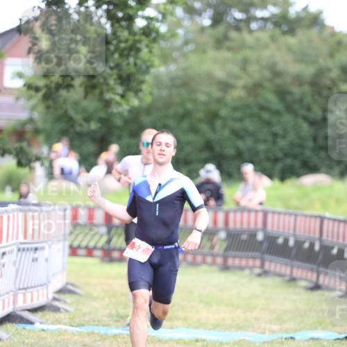 21.06.2026 - 29. Vierlanden-Triathlon Andreas Tolksdorf http://msf.ph/oto/9889715 21.06.2026 12:46:26 Ziel 12, 57, 12, 57 meine-sportfotos.de