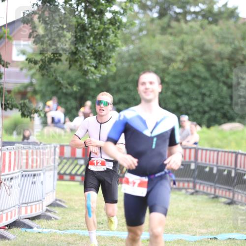 21.06.2026 - 29. Vierlanden-Triathlon Andreas Tolksdorf http://msf.ph/oto/9889717 21.06.2026 12:46:27 Ziel 12, 57, 12, 57 meine-sportfotos.de