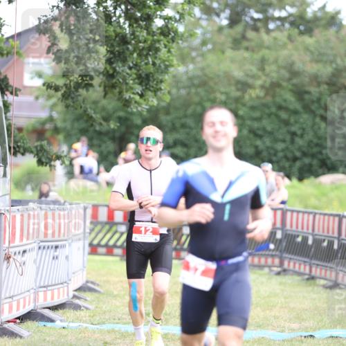 21.06.2026 - 29. Vierlanden-Triathlon Andreas Tolksdorf http://msf.ph/oto/9889719 21.06.2026 12:46:27 Ziel 12, 57, 12, 57 meine-sportfotos.de