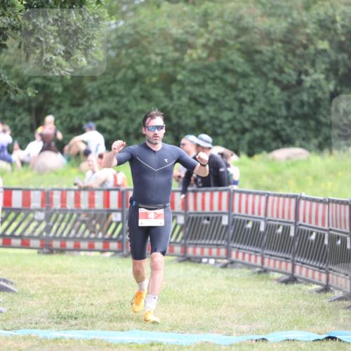 21.06.2026 - 29. Vierlanden-Triathlon Andreas Tolksdorf http://msf.ph/oto/9889723 21.06.2026 12:47:06 Ziel 4, 704, 4, 704 meine-sportfotos.de
