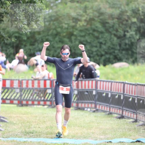 21.06.2026 - 29. Vierlanden-Triathlon Andreas Tolksdorf http://msf.ph/oto/9889728 21.06.2026 12:47:06 Ziel 4, 704, 4, 704 meine-sportfotos.de