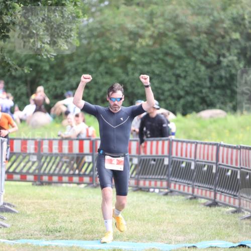 21.06.2026 - 29. Vierlanden-Triathlon Andreas Tolksdorf http://msf.ph/oto/9889729 21.06.2026 12:47:06 Ziel 4, 704, 4, 704 meine-sportfotos.de
