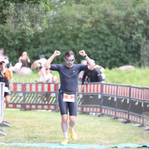 21.06.2026 - 29. Vierlanden-Triathlon Andreas Tolksdorf http://msf.ph/oto/9889730 21.06.2026 12:47:06 Ziel 4, 704, 4, 704 meine-sportfotos.de