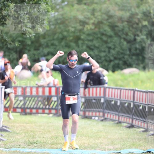 21.06.2026 - 29. Vierlanden-Triathlon Andreas Tolksdorf http://msf.ph/oto/9889731 21.06.2026 12:47:06 Ziel 4, 704, 4, 704 meine-sportfotos.de