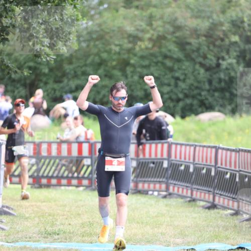 21.06.2026 - 29. Vierlanden-Triathlon Andreas Tolksdorf http://msf.ph/oto/9889732 21.06.2026 12:47:06 Ziel 4, 704, 4, 704 meine-sportfotos.de