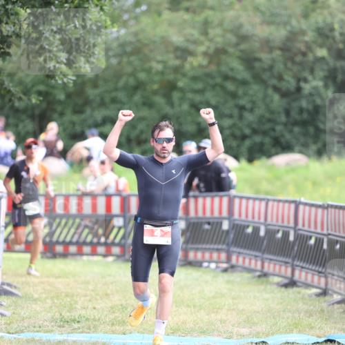 21.06.2026 - 29. Vierlanden-Triathlon Andreas Tolksdorf http://msf.ph/oto/9889733 21.06.2026 12:47:06 Ziel 4, 704, 4, 704 meine-sportfotos.de