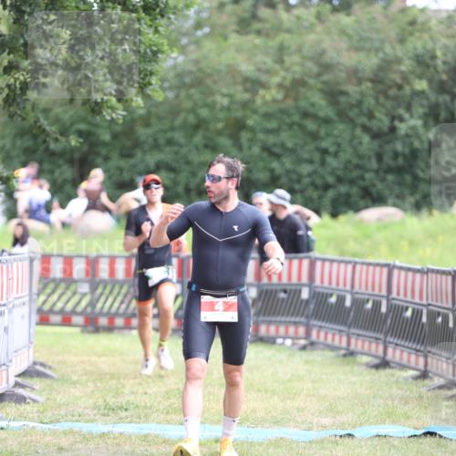 21.06.2026 - 29. Vierlanden-Triathlon Andreas Tolksdorf http://msf.ph/oto/9889737 21.06.2026 12:47:08 Ziel 4, 704, 4, 704 meine-sportfotos.de