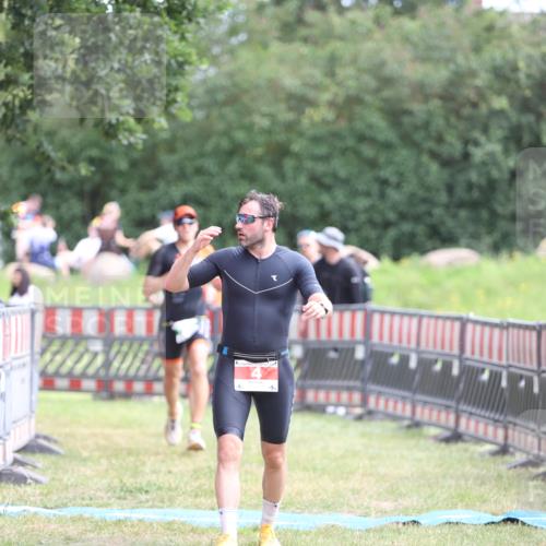 21.06.2026 - 29. Vierlanden-Triathlon Andreas Tolksdorf http://msf.ph/oto/9889738 21.06.2026 12:47:08 Ziel 4, 704, 4, 704 meine-sportfotos.de