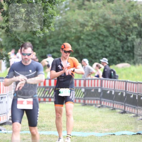 21.06.2026 - 29. Vierlanden-Triathlon Andreas Tolksdorf http://msf.ph/oto/9889739 21.06.2026 12:47:11 Ziel 4, 704, 4, 704 meine-sportfotos.de
