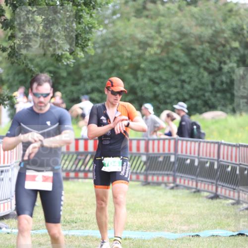21.06.2026 - 29. Vierlanden-Triathlon Andreas Tolksdorf http://msf.ph/oto/9889740 21.06.2026 12:47:11 Ziel 4, 704, 4, 704 meine-sportfotos.de