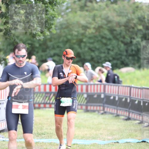 21.06.2026 - 29. Vierlanden-Triathlon Andreas Tolksdorf http://msf.ph/oto/9889741 21.06.2026 12:47:11 Ziel 4, 704, 4, 704 meine-sportfotos.de