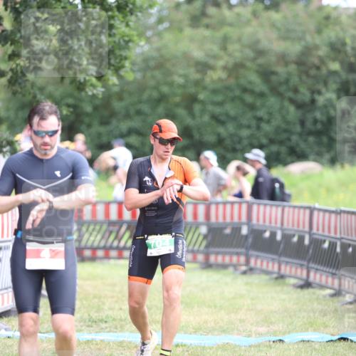 21.06.2026 - 29. Vierlanden-Triathlon Andreas Tolksdorf http://msf.ph/oto/9889742 21.06.2026 12:47:11 Ziel 4, 704, 4, 704 meine-sportfotos.de