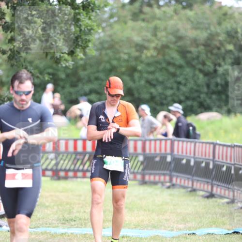 21.06.2026 - 29. Vierlanden-Triathlon Andreas Tolksdorf http://msf.ph/oto/9889746 21.06.2026 12:47:11 Ziel 4, 704, 4, 704 meine-sportfotos.de
