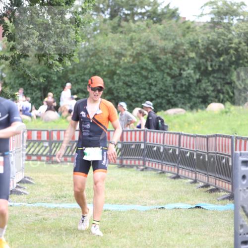 21.06.2026 - 29. Vierlanden-Triathlon Andreas Tolksdorf http://msf.ph/oto/9889749 21.06.2026 12:47:12 Ziel 4, 704, 4, 704 meine-sportfotos.de
