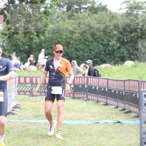 21.06.2026 - 29. Vierlanden-Triathlon Andreas Tolksdorf http://msf.ph/oto/9889750 21.06.2026 12:47:12 Ziel 4, 704, 4, 704 meine-sportfotos.de
