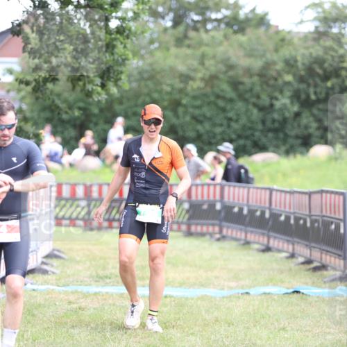 21.06.2026 - 29. Vierlanden-Triathlon Andreas Tolksdorf http://msf.ph/oto/9889751 21.06.2026 12:47:13 Ziel 704, 704 meine-sportfotos.de